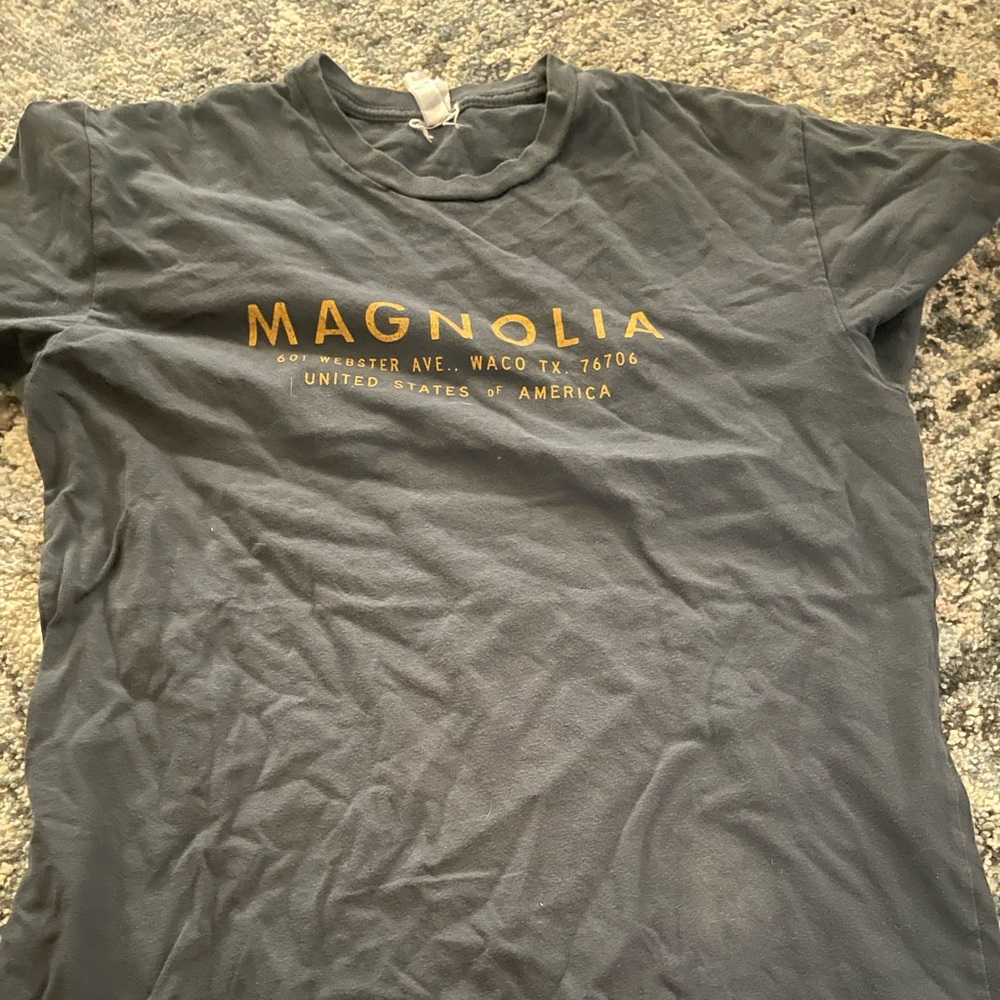 Magnolia tee